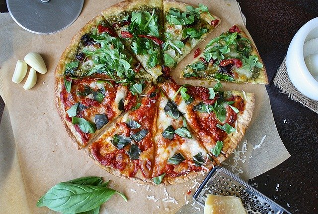 Pizza: popularne danie kuchni włoskiej, które pokochali Polacy